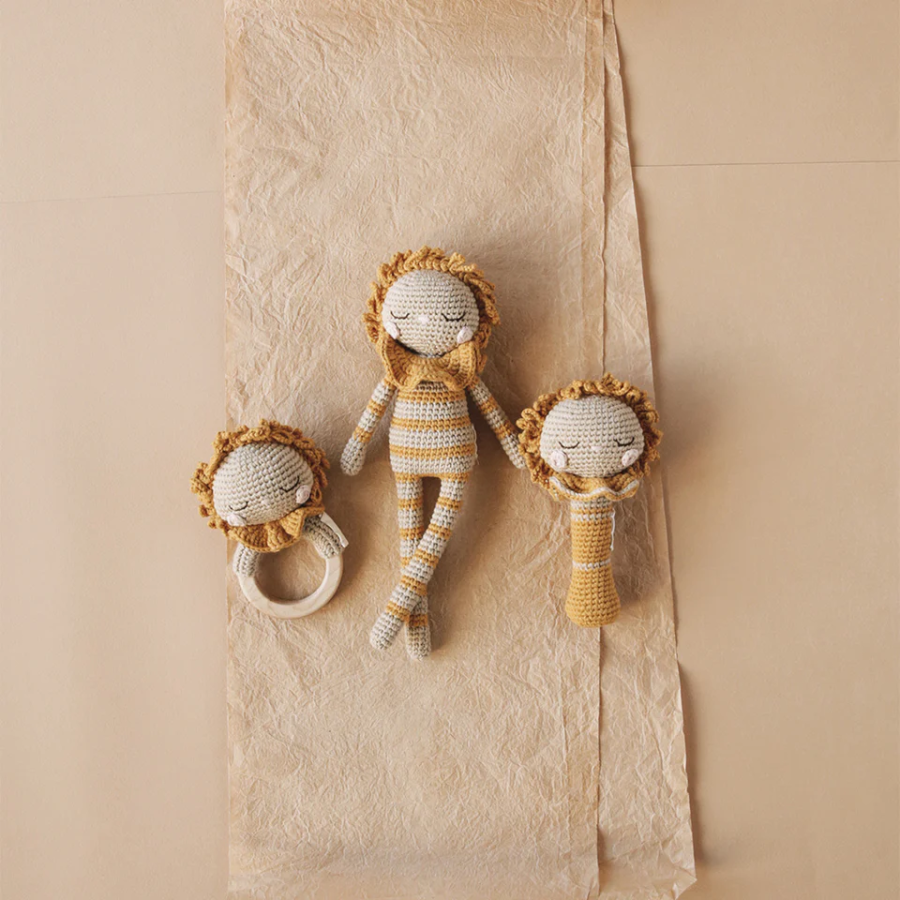 Patti Oslo - Hochet en coton bio crocheté - Lion